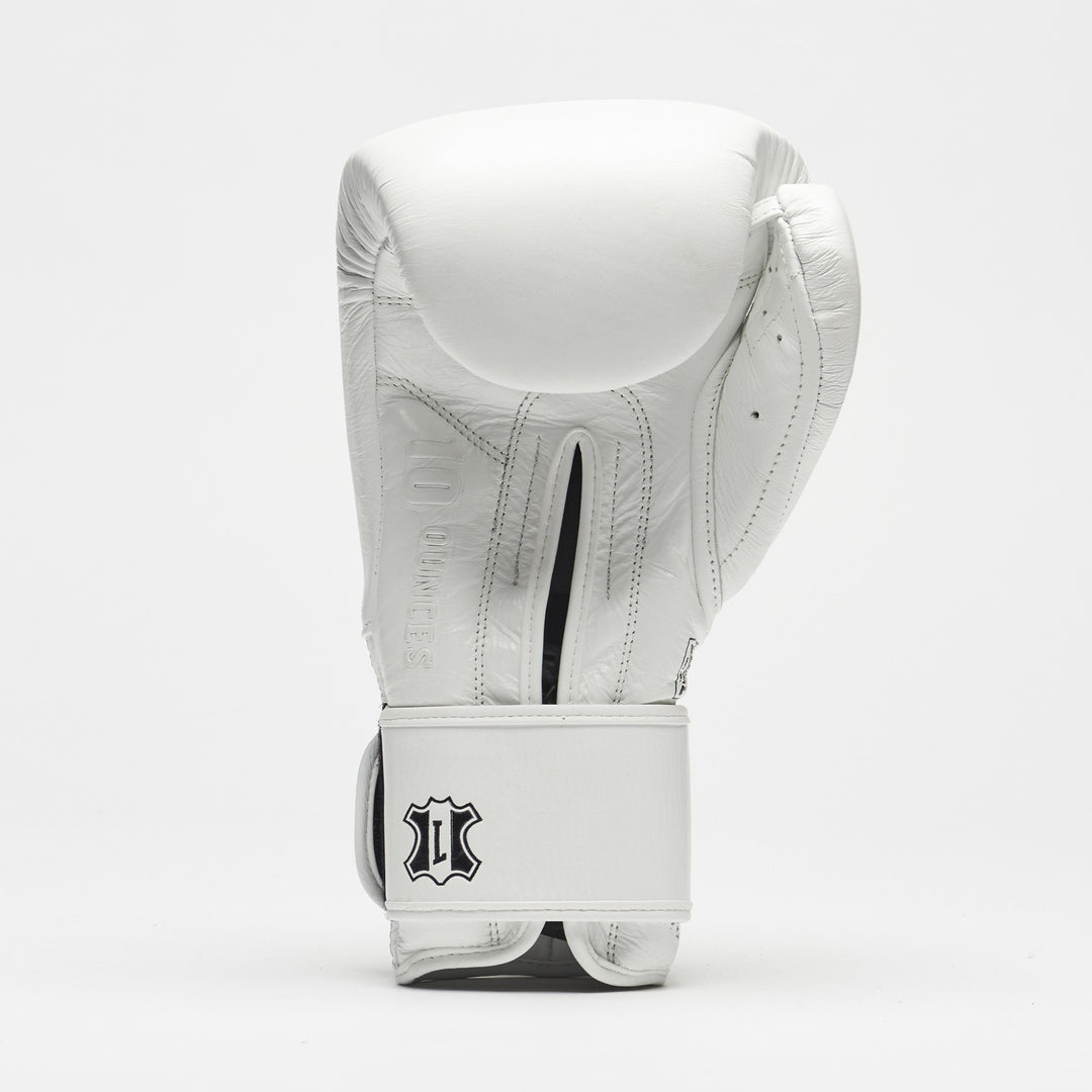 Leone 1947® North America THE GREATEST BOXING GLOVES 16 Leone 1947® North America THE GREATEST BOXING GLOVES